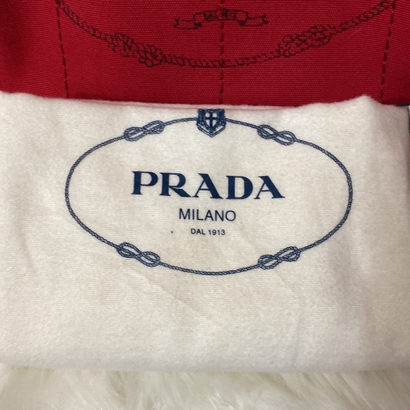 💯% Authentic PRADA CANAPA - Picture 4 of 17